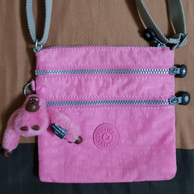 กระเป๋าสะพายข้างkiplingแท้100%