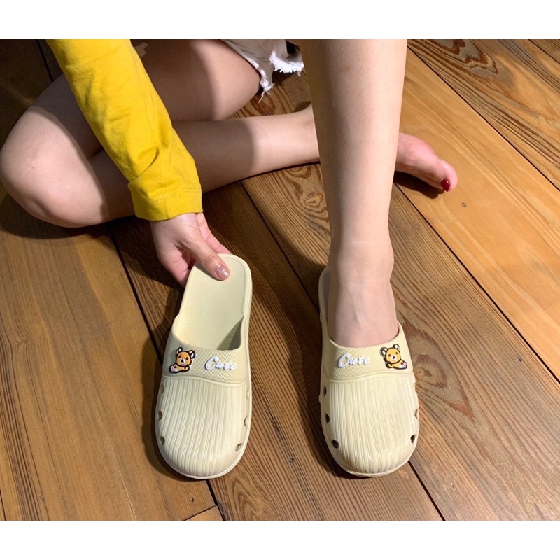bj-9972รองเท้าสวมเปิดส้น+เพิ่ม1เท้าอวบ+2-3ไซส์มีช่องระบายอากาศสองข้างมีลูกหมีน้อยประดับนิ่มใส่สบาย🥰