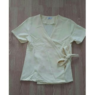 เสื้อใส่ครั้งเดียวแบบป้าย