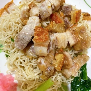 (ส่ง 18/08/69) (แบบไม่มีน้ำจิ้ม) หมูกรอบ อบ ไม่มีไขมันทำรานส์ เนื้อนุ่ม หนังกรอบ by หมูกรอบ SNOOK
