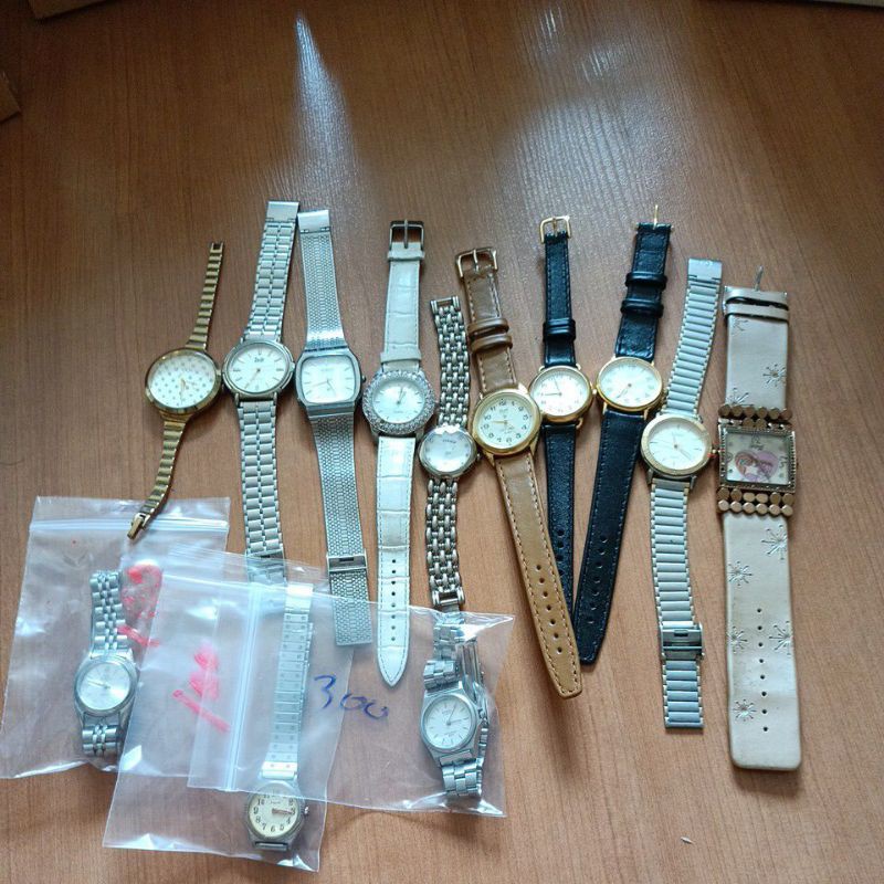 นาฬิกาแบรนด์เนม citizen alba Casio และนาฬิกาแบรนด์เนมญี่ปุ่นของแท้มือสองสภาพสวยสำหรับการไลฟ์สดเท่านั้น