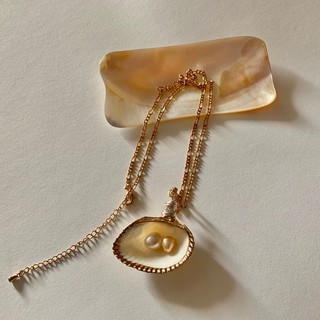 𝐴𝑆𝐻𝐼𝑅𝐴 (Copper with 18k gold plated) Unisex สร้อยคอชุบทองแท้ 18k แต่งจี้หอยมุก  pearl &amp; shell pendant necklace สร้อยหอย