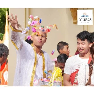 (ฟรีไซส์) พร้อมส่ง เสื้อคลุมนาคอย่างดี ชุดคลุมนาค (เฉพาะเสื้อคลุม) ตกแต่งด้วยริบบิ้นตาดทอง มี 3 ลายby Anisong