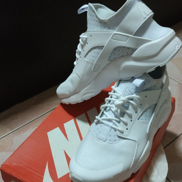 Nike air huarache run ultra 11us ของแท้ เหมาะสำหรับเท้า 27-29