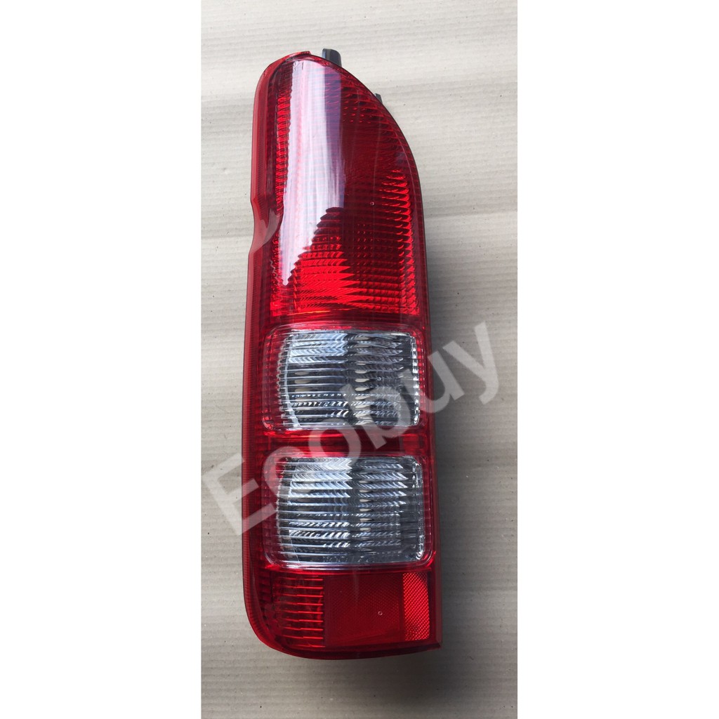 ไฟท้าย Toyota Hiace KDH200 (2006)