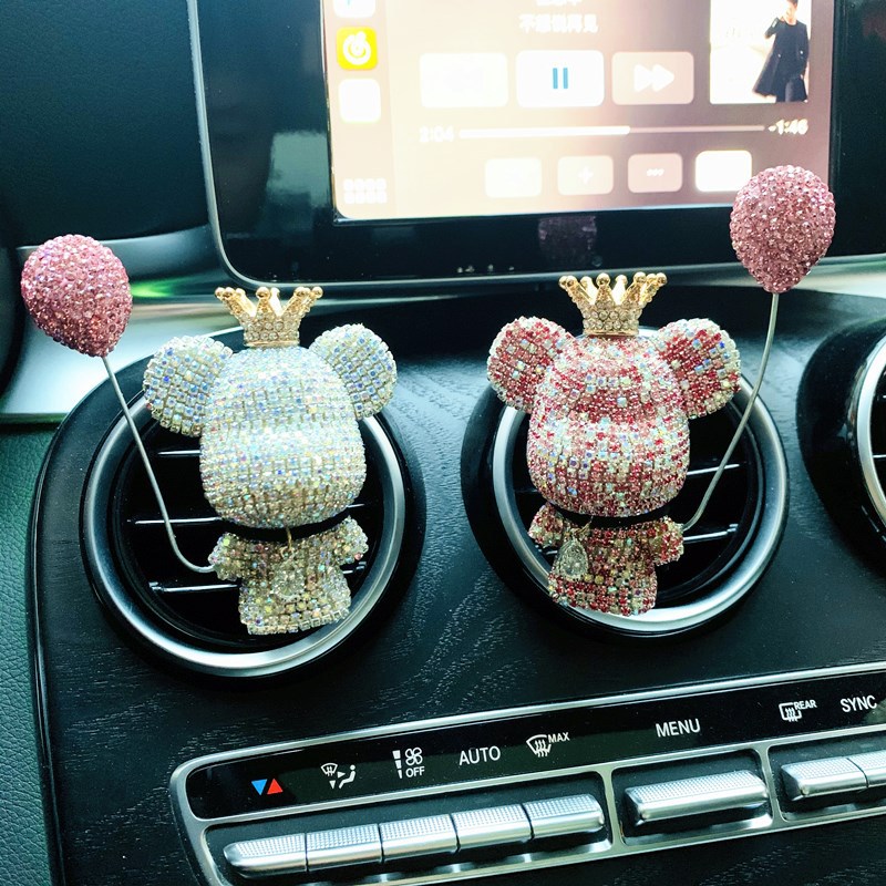 น้ําหอมปรับอากาศในรถยนต์ รูปหมี ประดับเพชร แนวสร้างสรรค์