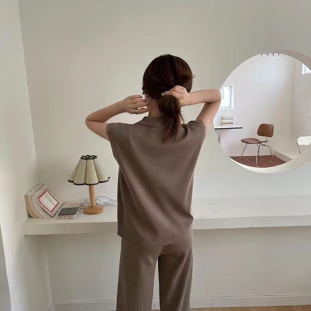 Cicishop(9144)เซตเสื้อแขนกุดคอปก+กางเกงผ้าไหมพรมknit กระดุมผ่ากลางมีดีเทลกระเป๋าตรงอก - รูปที่ 4