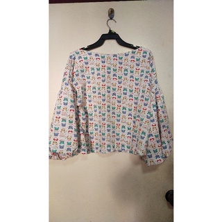 เสื้อคอปาด ลายน่ารักมากมายแขนเป็นพุ่ม น่ารักมากๆ มือสองสภาพดีมาก สนใจกดสั่งเลยจ้าหัวไหล่ 27" หน้าอก 44" ความยาว 23"