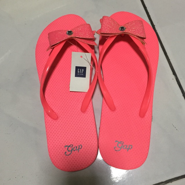 รองเท้าแตะหนีบ ยี่ห้อ gap