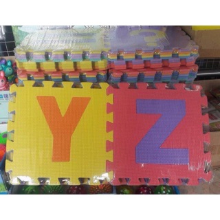 แผ่นรองคลาน a-z 1แพ็คมี26แผ่น คละสี