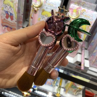 แท้ 💯% แปรงปัดแก้ม Sailormoon brush เนปจูน/พลูโต สวยงามน่าใช้น่าสะสมมมากๆ ของใหม่มีกล่องครบค่ะ ของแท้ พร้อมส่ง ❤️