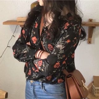 เสื้อแขนยาวเกาหลีแต่งมินิโบว์ ทรงoversize ลายดอกชบา