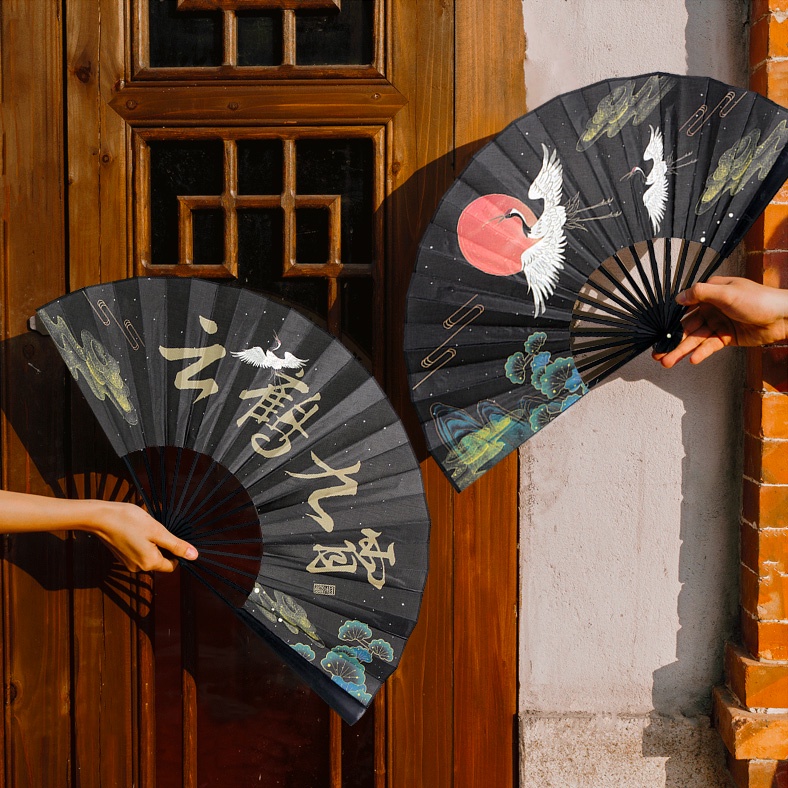 พัด พัดไม้ไผ่ วัสดุผ้าภาพนกกระเรียน พัดจีน 13 นิ้ว พัดใหญ่ สีดำ พัดจีนโบราณ พัดมือ พัดพับได้ พัดญี่ปุ่น พร้อมส่งจากไทย