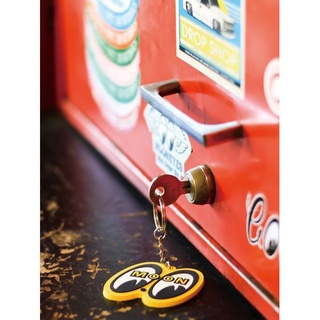 MOON Yellow Eyeshape Key Ring [MKR026]