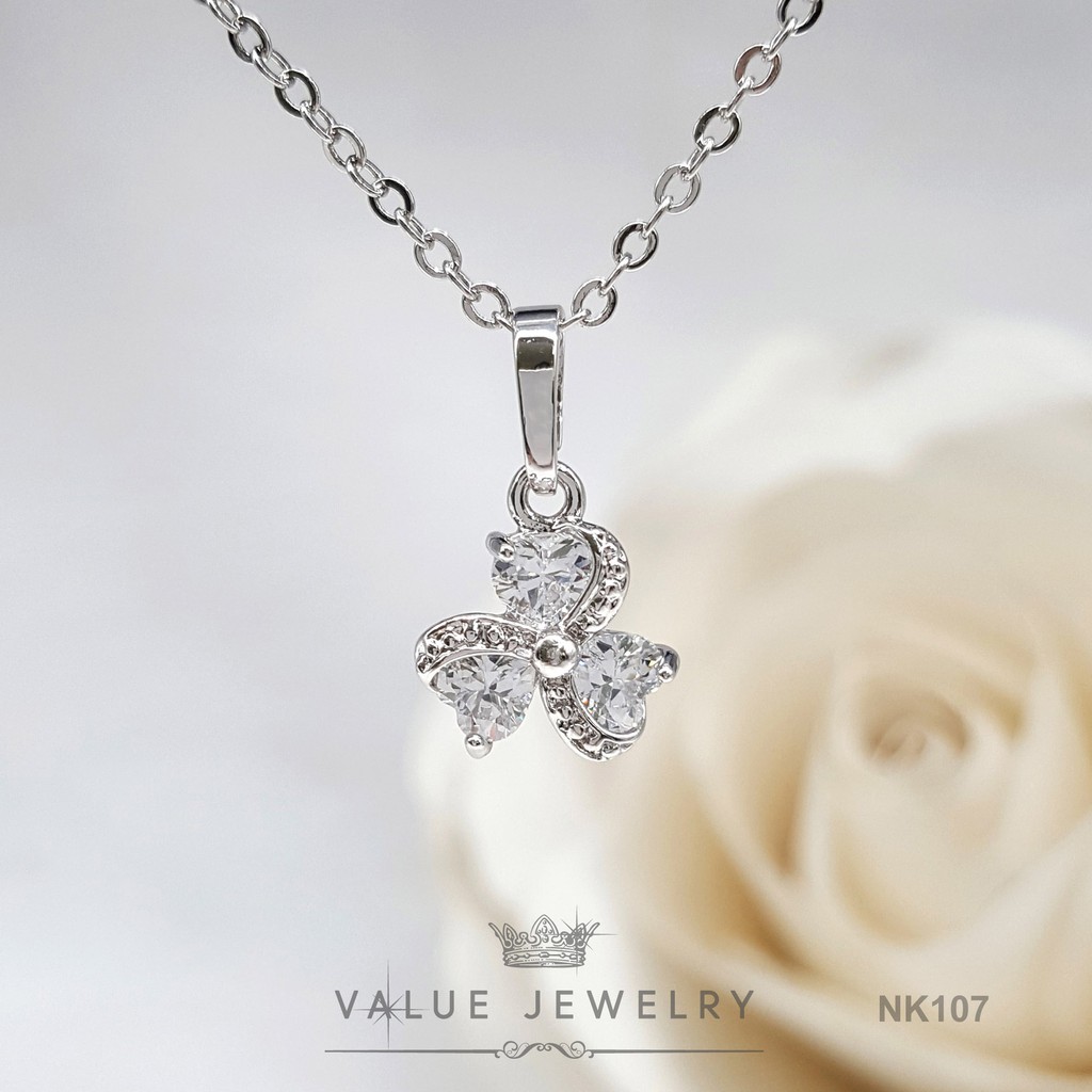 สร้อยคอพร้อมจี้ ประดับคริสตัลเพชรรูปหัวใจ Heart Shaped 3 ดวง ขนาดเล็ก เครื่องประดับ สร้อย NK107 ValueJewelry เงิน