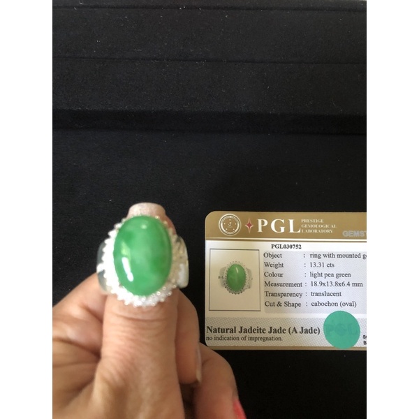 หยกพม่าแท้JadeiteA13.31cts,8.54cts+certificate