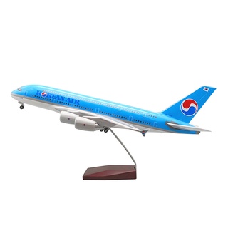 โมเดลเครื่องบิน KOREAN AIR A380 ขนาด 47 cm. Scale 1 : 160 ทำด้วยเหล็กอัลลอย มีขาตั้งให้ มีไฟส่องสว่างในตัวเครื่องบิน