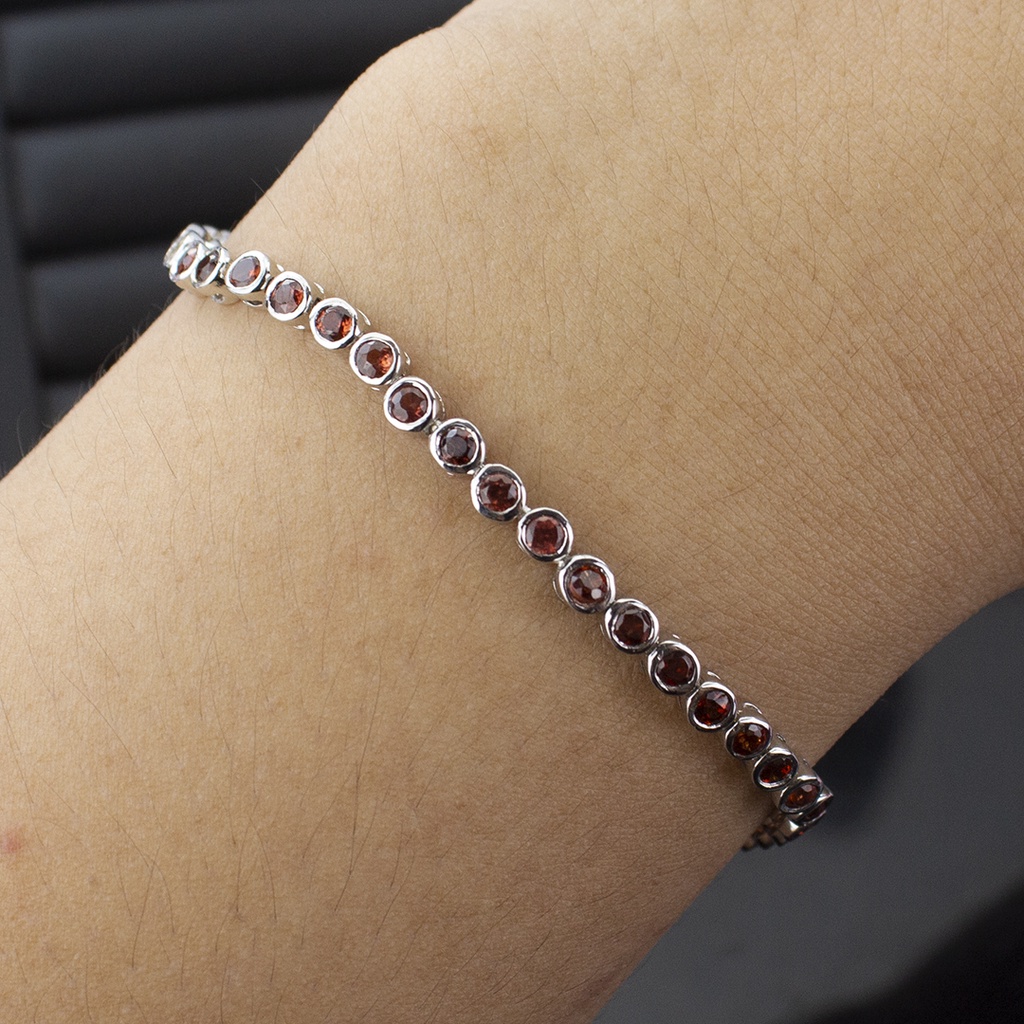 กำไลข้อมือพลอยโกเมนจันทบุรี (Garnet) เรือนเงินแท้92.5%ชุบทองคำขาว พลอยสีแดงอมน้ำตาล เนื้อใส มีใบรับประกันสินค้าจากทางร้า