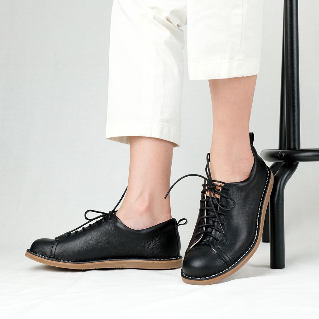 Moonlife Silky Sneaker - Black Nature รองเท้าหนังแท้ สีดำ