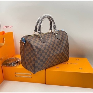 พร้อมส่ง กระเป๋า กระเป๋าถือ สะพายข้าง LV ขนาด 12 นิ้ว louis หลุยส์ กระเป๋าทรงหมอน bag กระเป๋าสีขาว