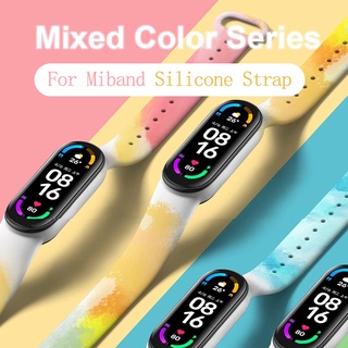 สายรัดข้อมือ Mi Band 5 6 1 ชิ้น / สายรัดเปลี่ยนสีได้ สุ่มสี / สายรัดข้อมือ Mi Band ที่สะดวกสบาย คุณภาพสูง