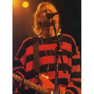 เสื้อสเวตเตอร์ไหมพรม แดงดำ OverSize จากยุค 90s แรร์ไอเท็มระดับตำนาน ลายที่ Kurt Cobain ชอบใส่ขึ้นร้องดนตรี