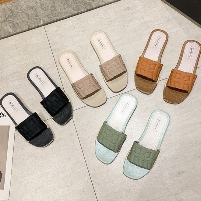 Monika.hp รองเท้าแตะแบบสวมแฟชั่นสไตล์เกาหลี รองเท้าแฟชั่น นุ่มใส่สบาย ไม่กัดเท้า 👏