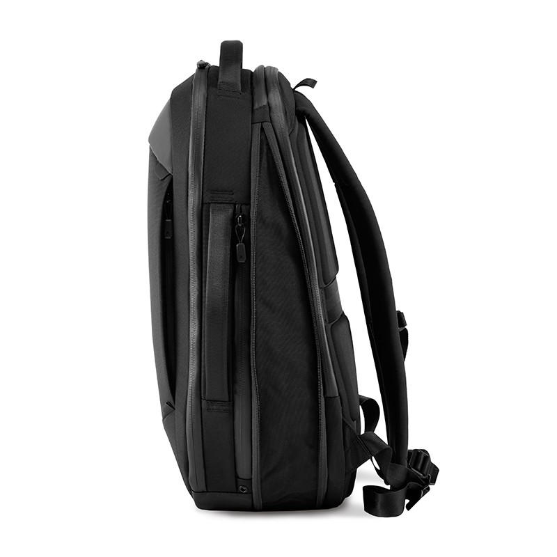 NOMATIC Navigator Backpack กระเป๋าเป้ทรงมินิมอลสำหรับใช้งานประจำวันหรือเดินทางทริปสั้นๆ (15L)