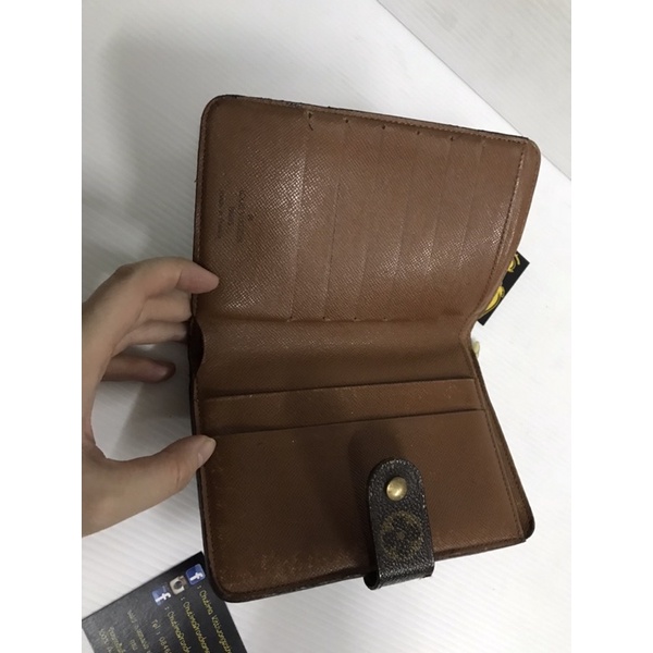Louis Vuitton wallet ใบใหญ่ สามารถเหน็บ Passport ได้ค่ะ ของแท้