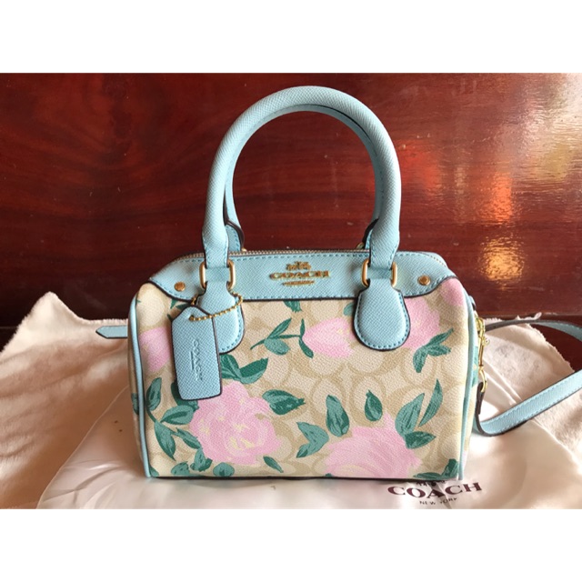 กระเป๋าทรงหมอนลายดอก COACH