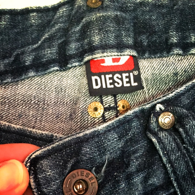 กางเกงยีนส์ Diesel มือสอง