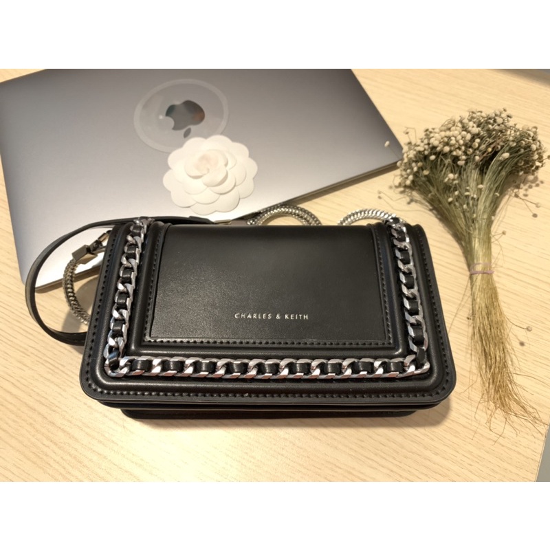 กระเป๋าCHARLES & KEITH หน้าโซ่ 8 นิ้ว ส่งฟรี❤️