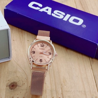 นาฬิกาข้อมือผู้หญิงคาสิโอ สายแม่เหล็กตัวเลขปรับได้ ขนาด 30 มม. ถ่ายจากสินค้าจริง จัดส่งเร็ว ราคาถูก