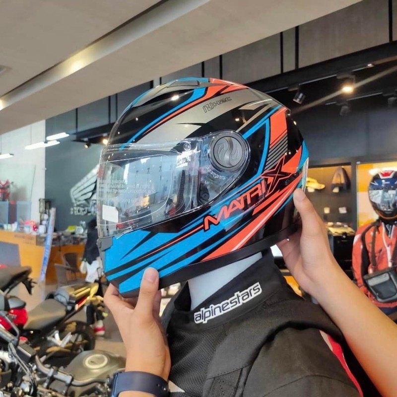 หมวกกันน็อก H2C  มี มอก. ช่วงนี้สินค้าเริ่มขาดตลาด เรายังคงตรึงราคา H2C เป็นพรีเมียมแบรนด์ของ Honda 