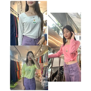 พร้อมส่ง🍭เสื้อยืดแขนยาว งานน่ารักๆ คอเหลี่ยม ผ้าเนื้อนิ่มมากใส่สบาย ปักดอกไม้ช่วงอก