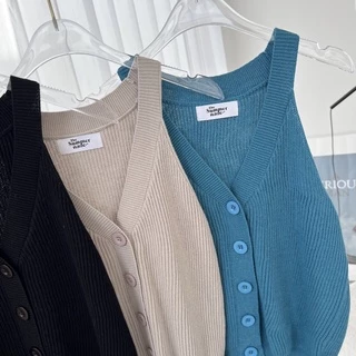 Thesummernade : Dary knit top เสื้อกล้ามไหมพรม