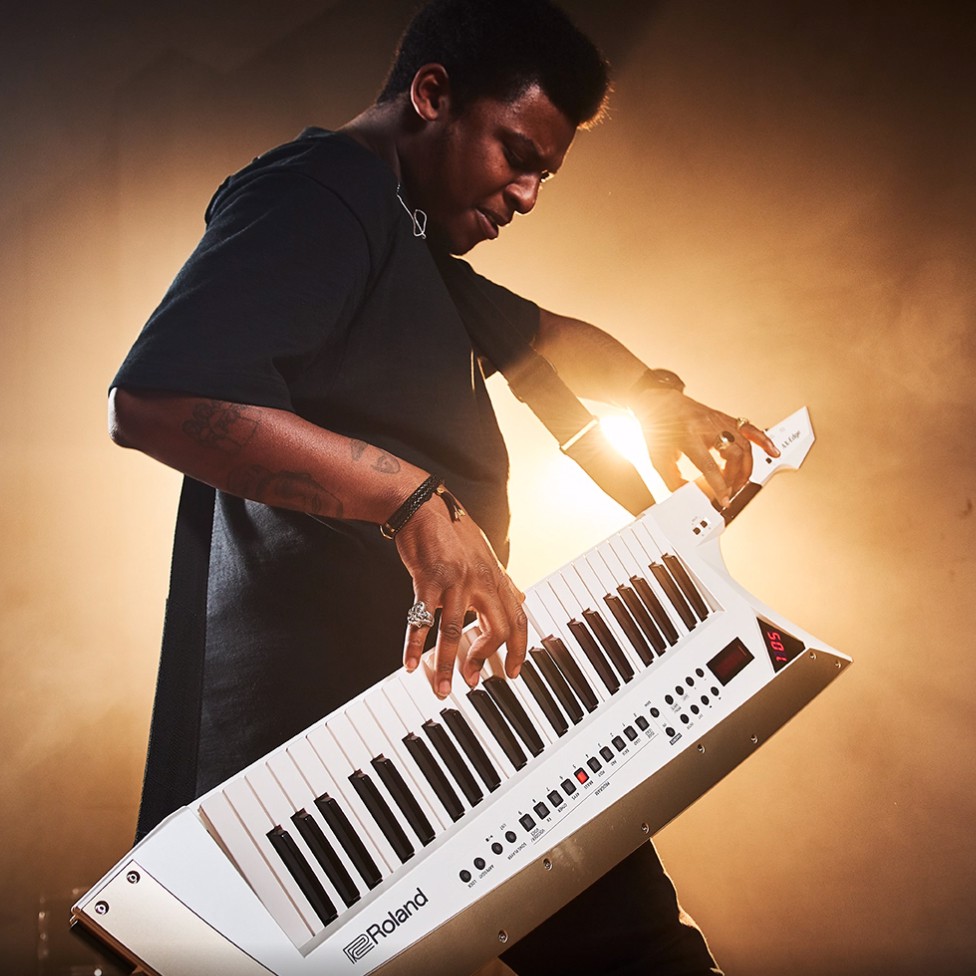 KEYTAR Profissional Roland AX-EDGE-W Branco Tecnologia ZEN-CORE