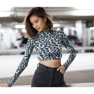 เสื้อครอปคอเต่าลายเสือดาว