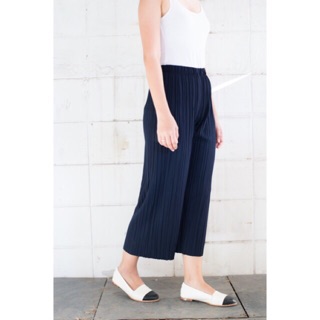 Navy • Basic pleated culottes 💙