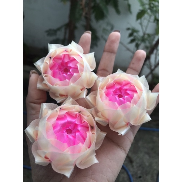 เหรียญโปรยทาน ดอกบัวตูมบัวดาว กลีบสีครีม (ตัวเปล่า)