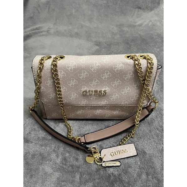 กระเป๋าสะพายข้างผู้หญิงGuess