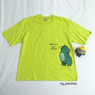 เสื้อยืดoversizeสีเขียวนีออน สกรีนลายไดโนเสาร์ อก42