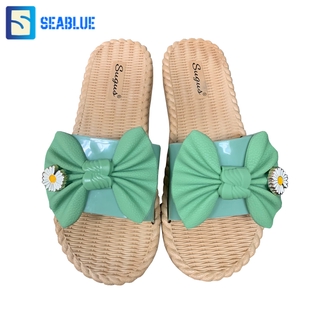 SEABLUES-รองเท้าแตะ พื้นยางแต่งลายสาน ตกแต่งโบว์ดอกเดซี่ รุ่น  QQ-7150