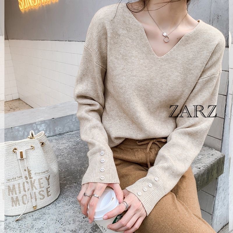 ZARZ.SHOP🍑พร้อมส่ง*แขนยาวคอวีแต่งกระดูมปลายลายแขนสไตล์เกาหลี 9396
