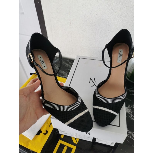 Lyn Black High heels รองเท้าส้นสูง รัดส้น สีดำ ใหม่