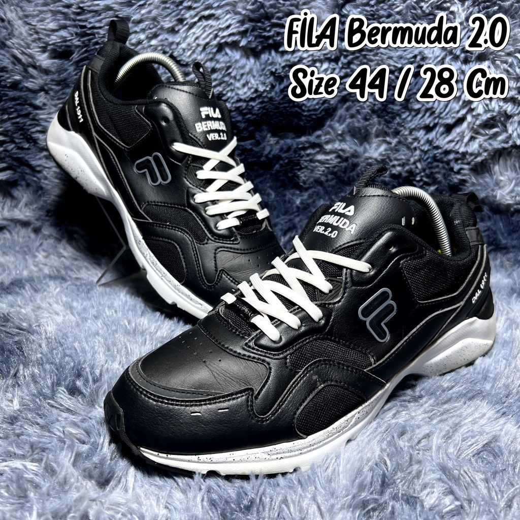 FILA Bermuda 2.0 Size 44 / 28 Cm รองเท้าผ้าใบมือสอง คุณภาพดี ราคาสบายกระเป๋า