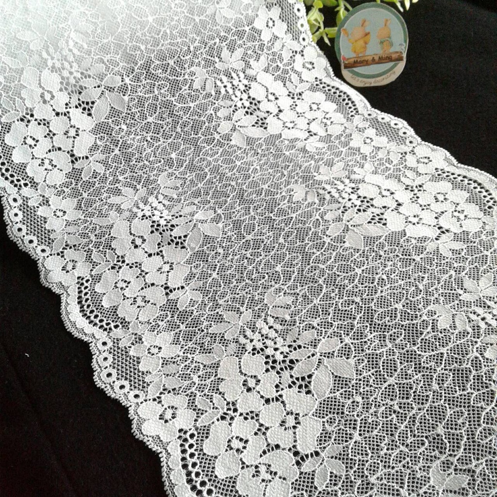ลูกไม้ยืด สีขาว Taiwan Lace หน้ากว้าง 22 ซม. ราคา หลาละ 50 บาท / ลูกไม้ ผ้าลูกไม้ ลูกไม้วินเทจ