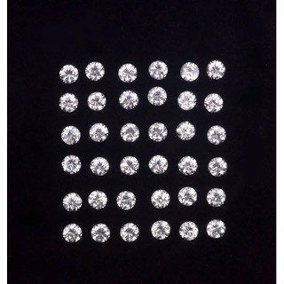 เพทายขาว กัมพูชา ( White zircon ) ทรงกลมก้นเพชร ขนาด 1.7 mm. จำนวน 42 เม็ด พลอย พลอยแท้ อัญมณี พลอยขาว พลอยเพทาย เพทาย