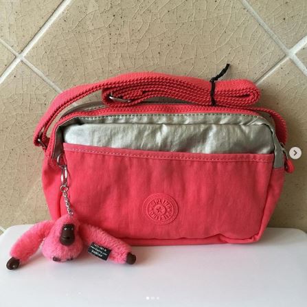 กระเป๋า แบรนด์ Kipling สีชมพู ของแท้ พร้อมสายยาว กระเป๋าสะพาย สีน่ารักมาก เหมาะกับการใช้งานจริง ช่อง