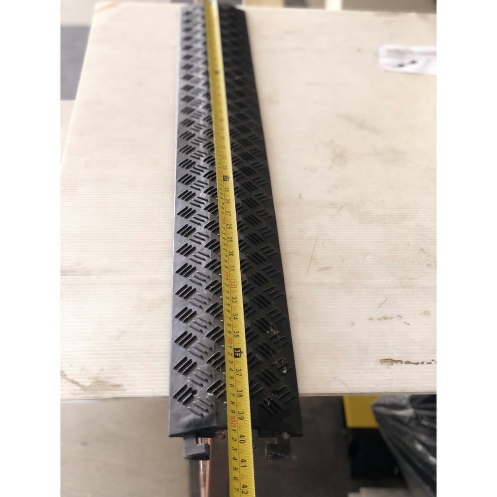 พลาสติกครอบสายไฟ รางครอบสายไฟ ป้องกันรถทับสาย สีดำ ขนาด 1.8x12x100 cm ขนาดช่อง 1.2x4cm - รูปที่ 3